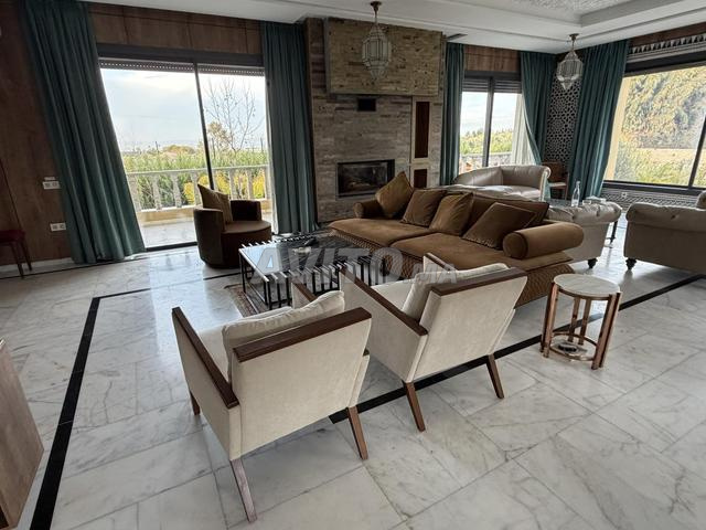 4 كراسي جديدة