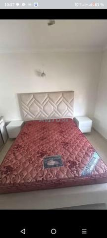 سرير مزدوج مع فراش