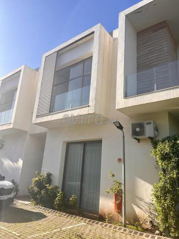 فيلا تجارية استثنائية - أنفا العليا