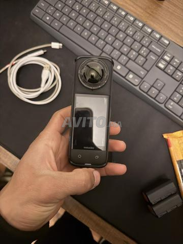 إنستا 360 X4 مع قفص