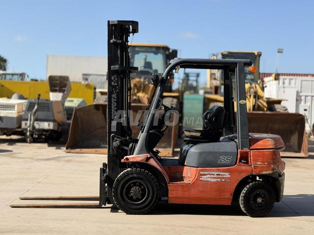 CHARIOT ÉLÉVATEUR TOYOTA