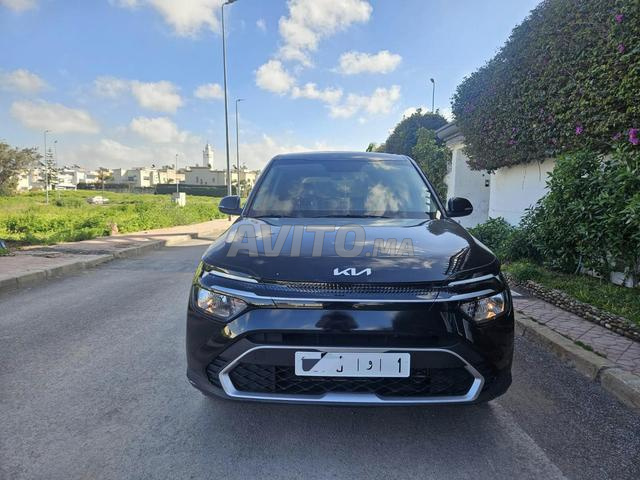 كيا كارينز 2023 اليد الأولى