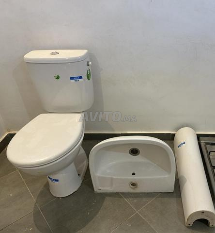 مغسلة ومرحاض