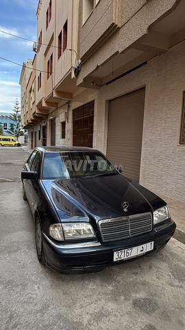 Mercedes-Benz C220 à Nador