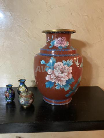 مزهرية نحاسية كبيرة وجميلة جداً بتقنية المينا الخزفية