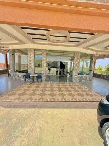 محطة 2 هكتار مرخصة مع مطعم للبيع - 2