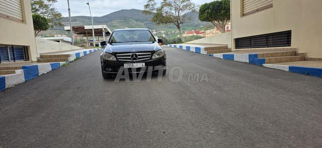 Mercedes-Benz 220 Diesel Automatique 2009 à Nador
