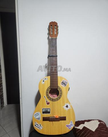 غيتار كلاسيكي في حالة جيدة