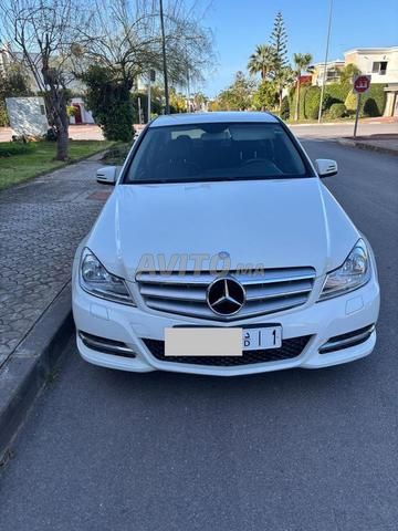 Mercedes-Benz 220 Diesel Automatique 2011 à Rabat