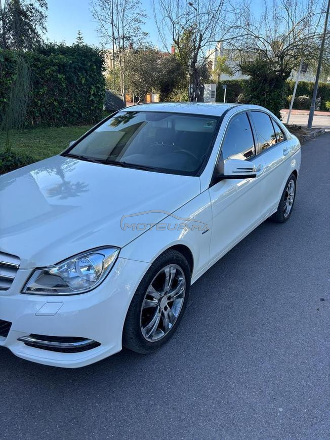 Mercedes-Benz 220 Diesel Automatique 2011 à Rabat