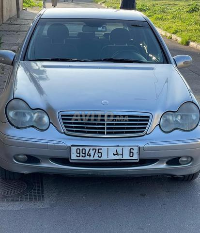 سيارة نظيفة