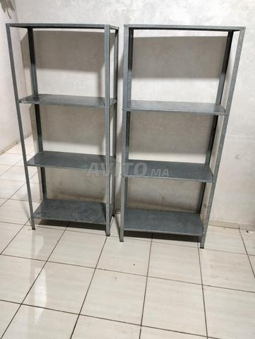 Étagère métallique