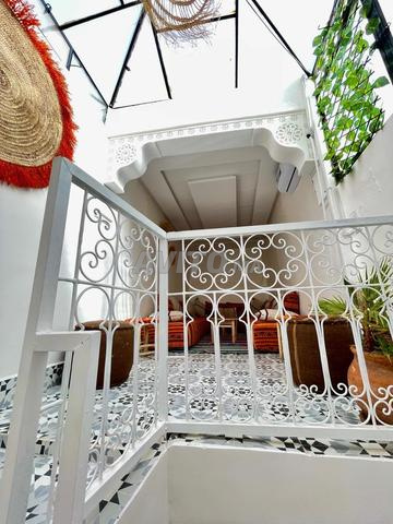 على بعد دقيقتين من جامع الفنا ، رياض مريح