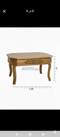 Table à manger. Ornée de motifs traditionnels modernes - 2