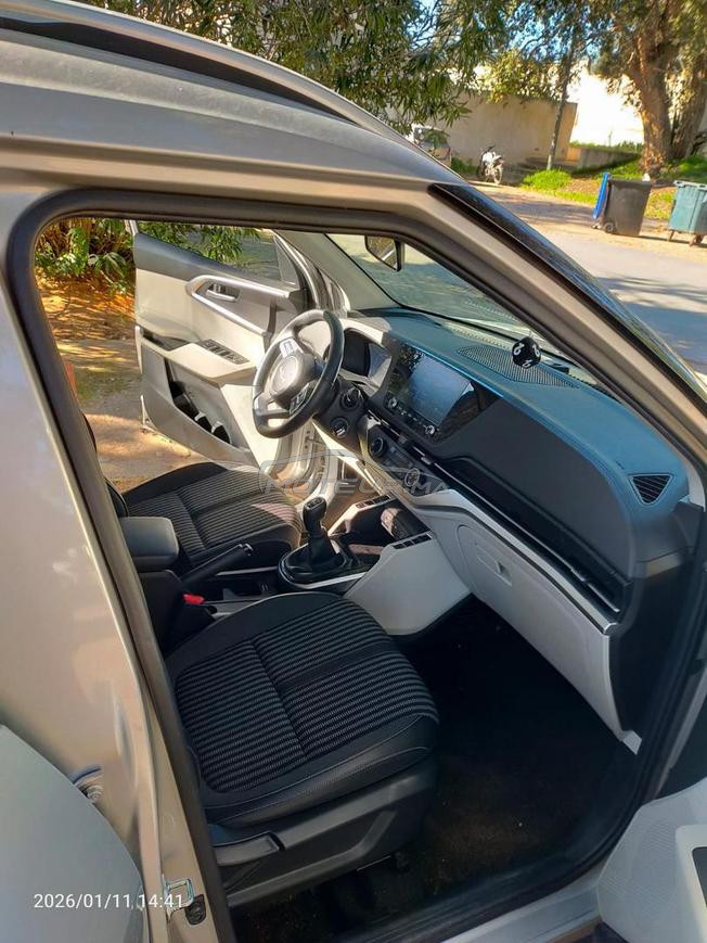 Kia carens modèle 09/2023 en excellent état 