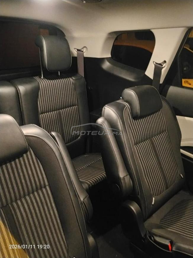 Kia carens modèle 09/2023 en excellent état 