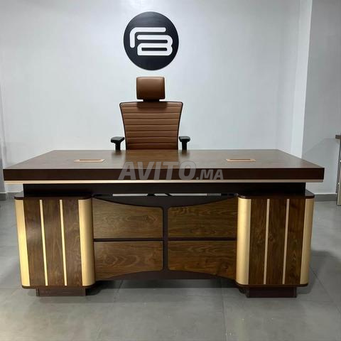 Bureau administratif importé - Ingénierie de pointe pour un environnement de travail professionnel