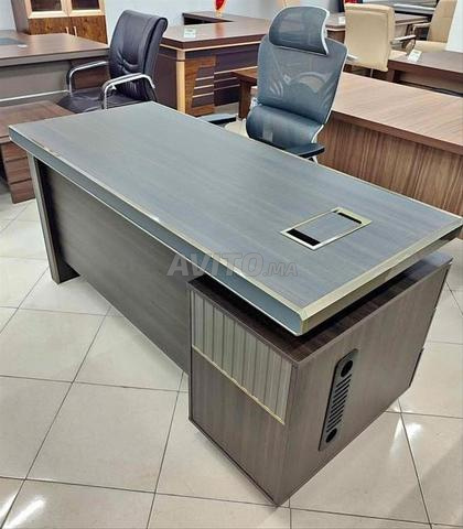 مكتب إداري مستورد بمواصفات عملية ولمسة عصرية