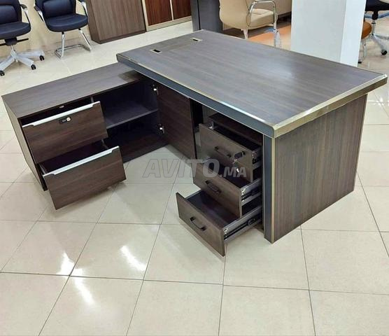 مكتب إداري مستورد بمواصفات عملية ولمسة عصرية - 2