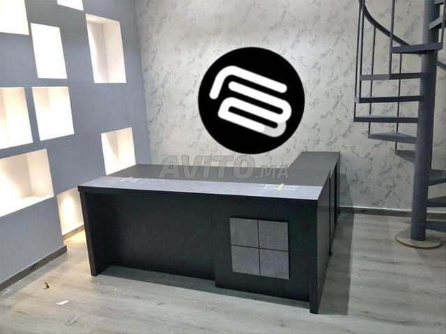 Bureau administratif importé - Design moderne, pratique et soigné