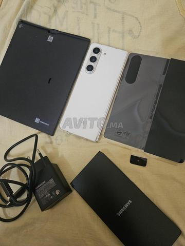 Zfold 5 مع علبته