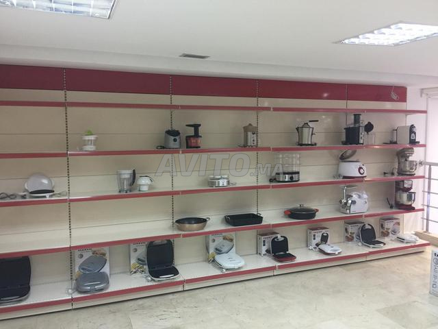 غوندولات حائطية لتجهيز المحلات A Gondoles Murales