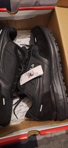 حذاء فيلا أصلي مقاس 41 لم يلبس أبدا