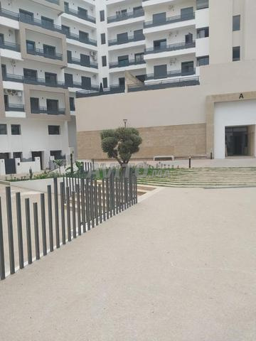 شقة 4 غرف في إقامة عالية المستوى