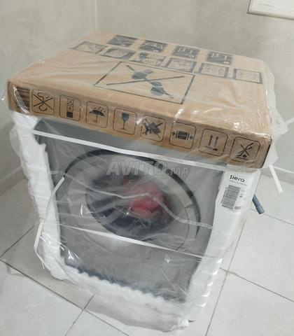 ثلاجة وغسالة ملابس وتلفاز ذكي