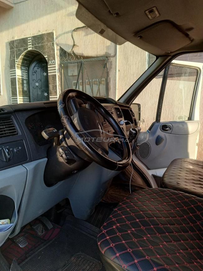 سيارة نقل الأمتعة و البضائع 