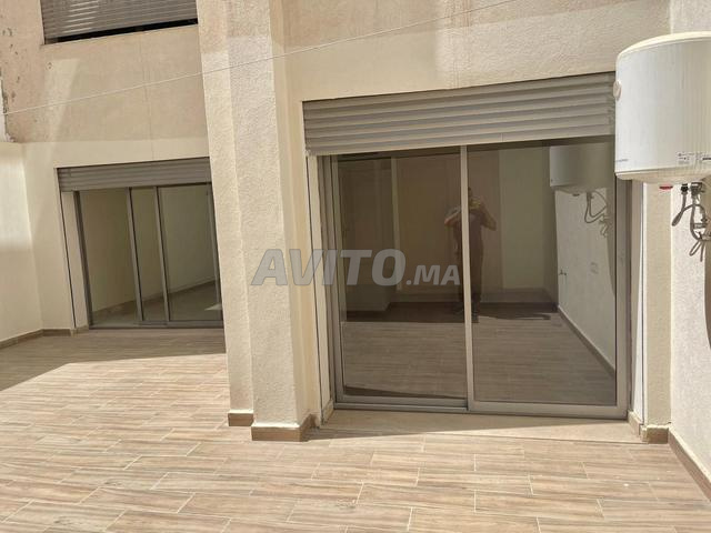 Studio vide à louer à cheikh khalifa