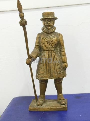 تمثال قديم من المعدن (برونز / نحاس