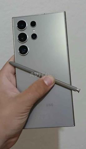 samsung s24 ultra comme neuf 12/256GB