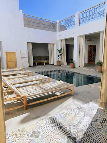 🏡 رياض 3 أجنحة مع مسبح مدفأ