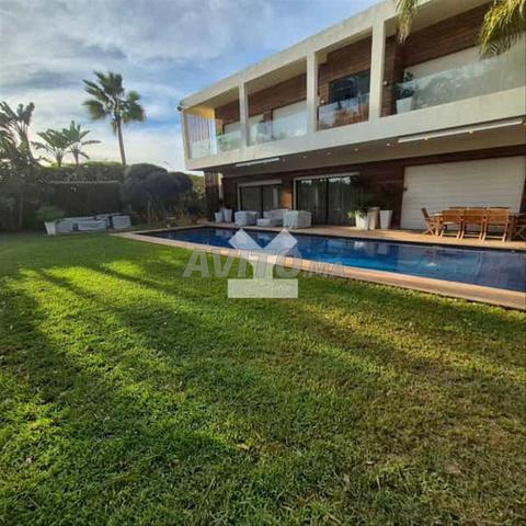 159076-بيع فيلا في الدار البيضاء عين الدياب بمساحة 1132 م