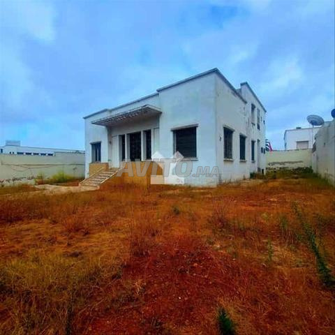 104399-بيع فيلا في الدار البيضاء، حي الحبوس، بمساحة 1008 متر مربع