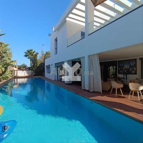 43816-بيع فيلا في الدار البيضاء عين الدياب إكستنسيون