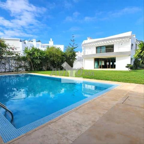 167843-بيع فيلا في الدار البيضاء عين الدياب بمساحة 1000 م