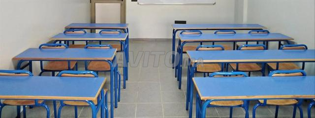 طاولة مدرسية فردية في حالة جيدة