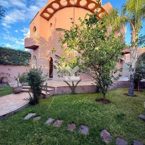 120584-بيع فيلا في مراكش تاركة بمساحة 400 متر مربع