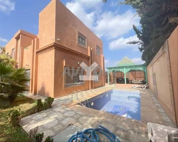 153078-بيع فيلا في مراكش تاركة بمساحة 385 متر مربع