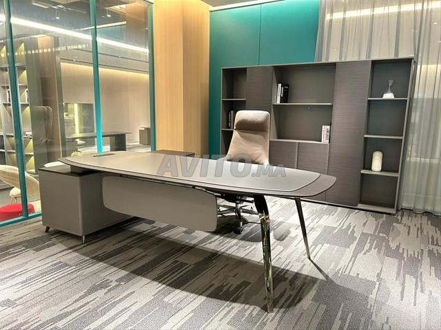 مكتب رئيس مع إرجاع