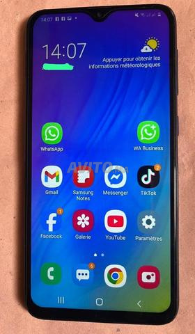 Samsung Galaxy M10 en bon état