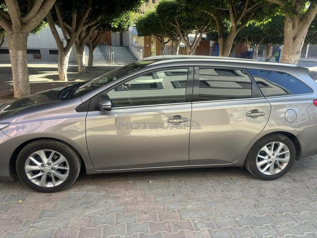 Toyota auris lbi3 ba9a mziana 