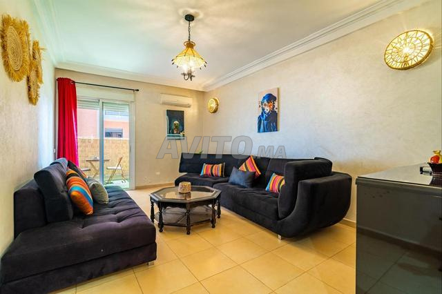 طريق الدار البيضاء - شقة ثلاث غرف مفروشة في مجمع سكني مع مسبح / موقف سيارات