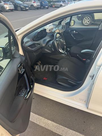 Voiture Peugeot 208 toute option modèle 2019