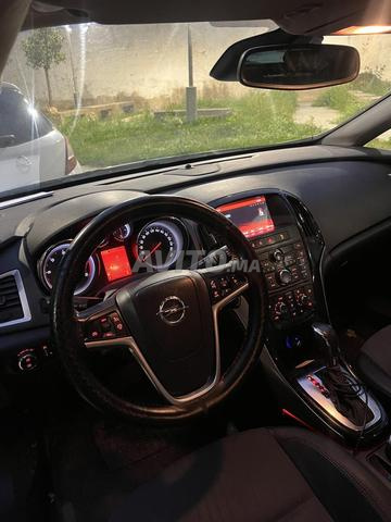 Opel Astra J modèle 2016, en très bon état général