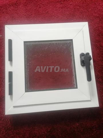 Petite fenêtre en aluminium charjam aliminuim