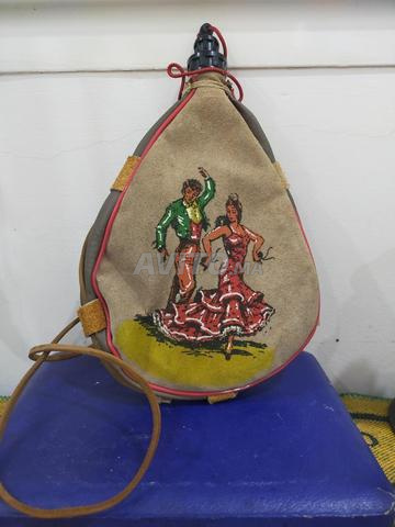 Outre à eau en cuir authentique avec un beau design artistique