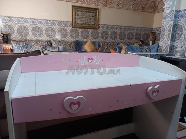 Bureau enfant élégant et table Table de chevet avec motif de cœurs